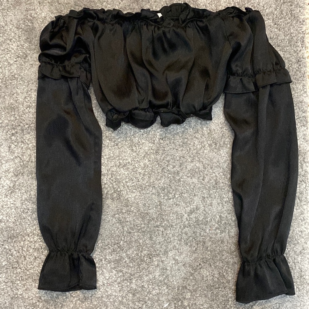 black off the shoulder crop
